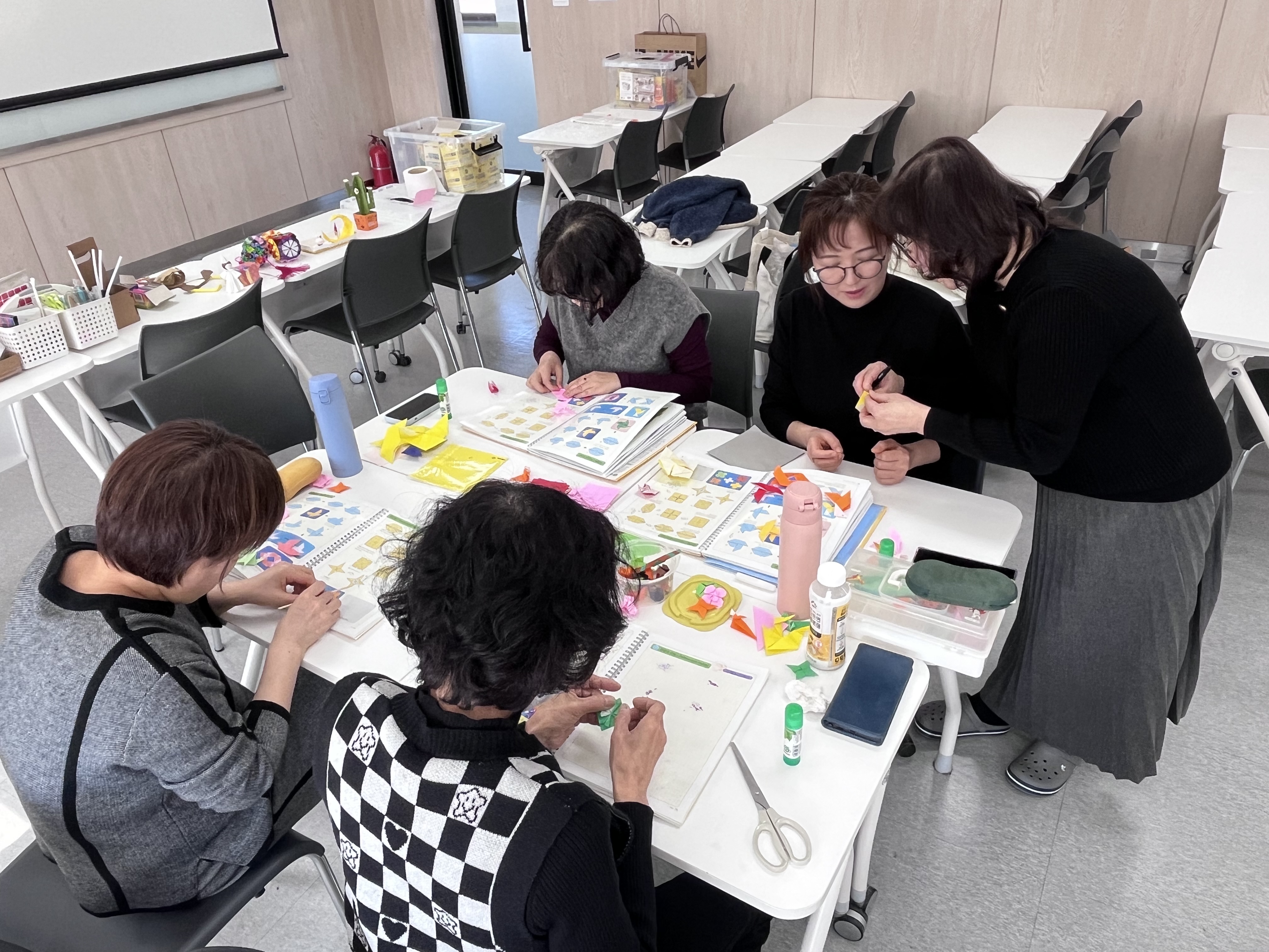 251222 종이접기지도사 주간반 2.jpg