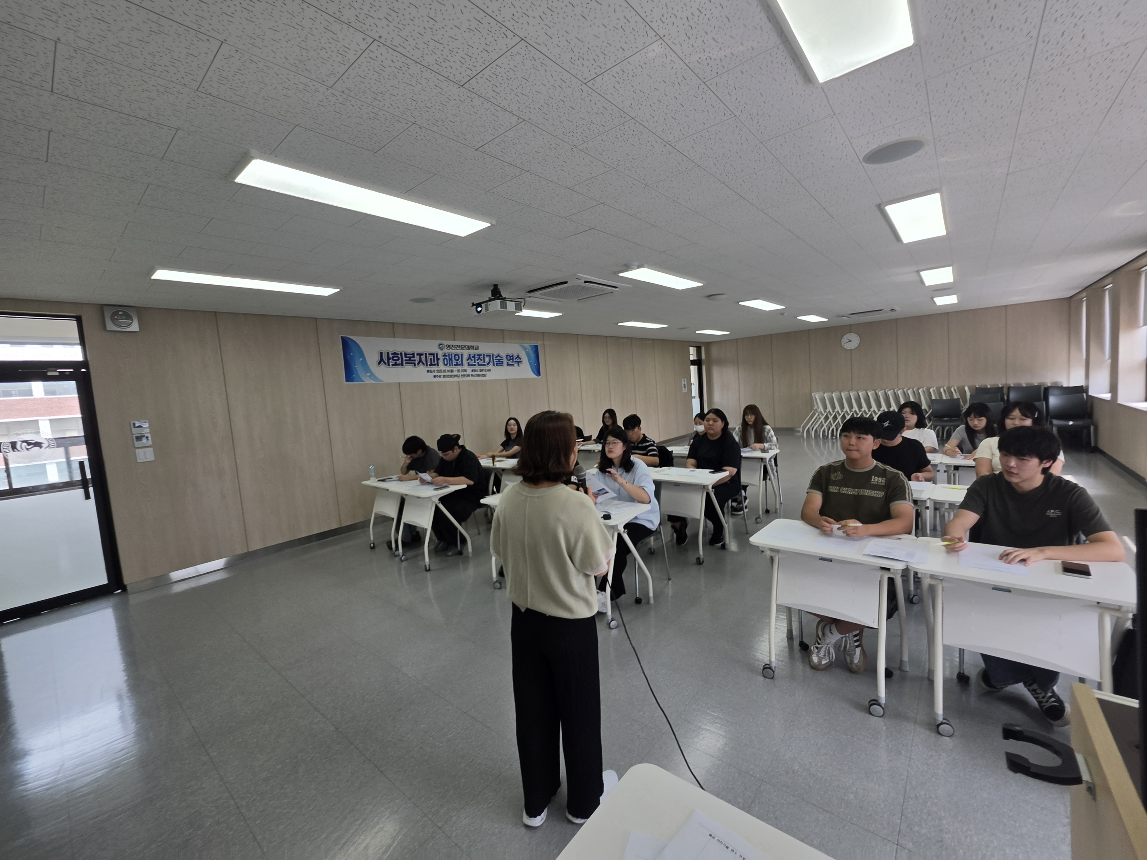 사회복지과 해외 선진기술.jpg