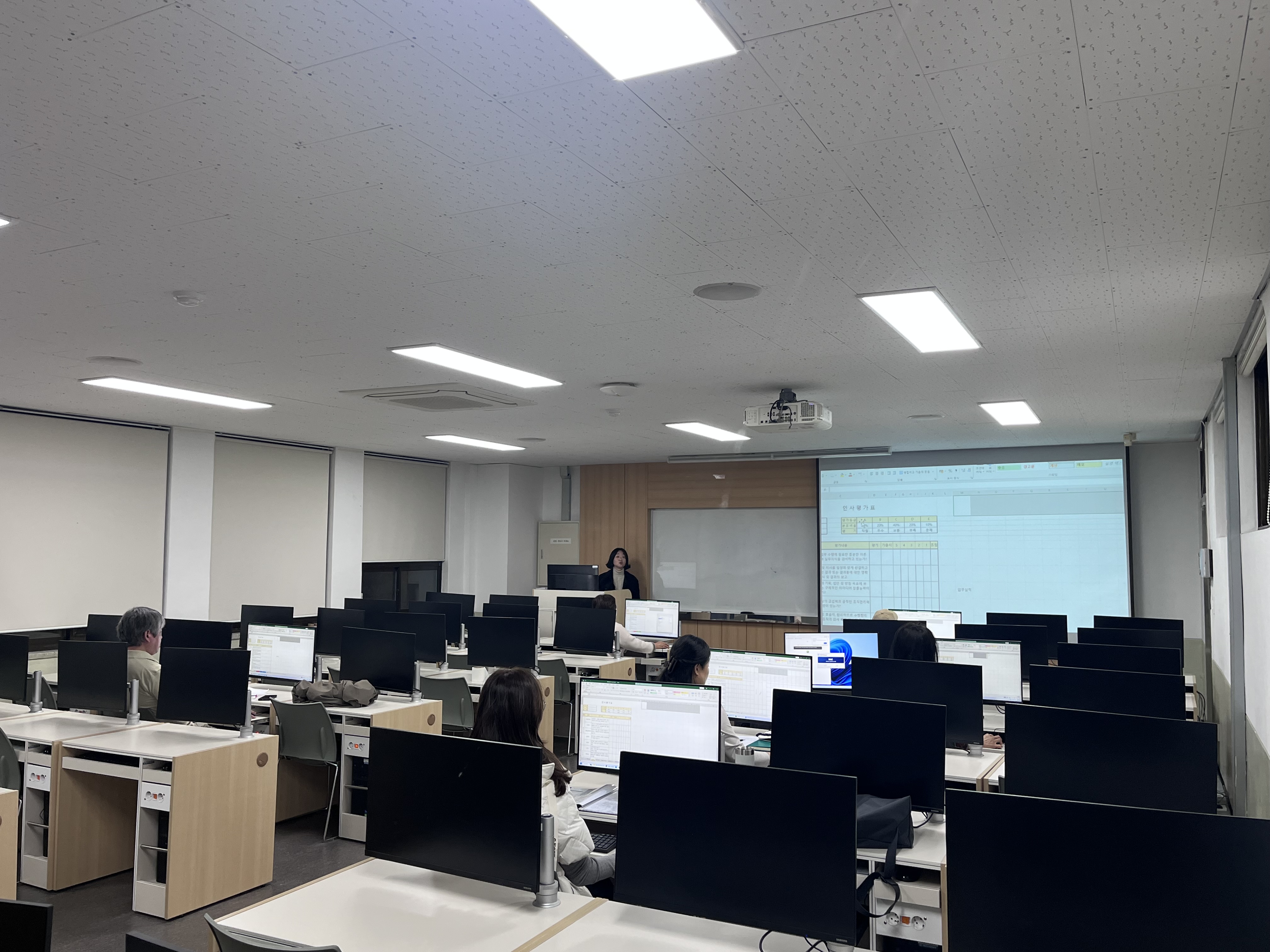 251106 컴퓨터 기초과정 사진.jpg
