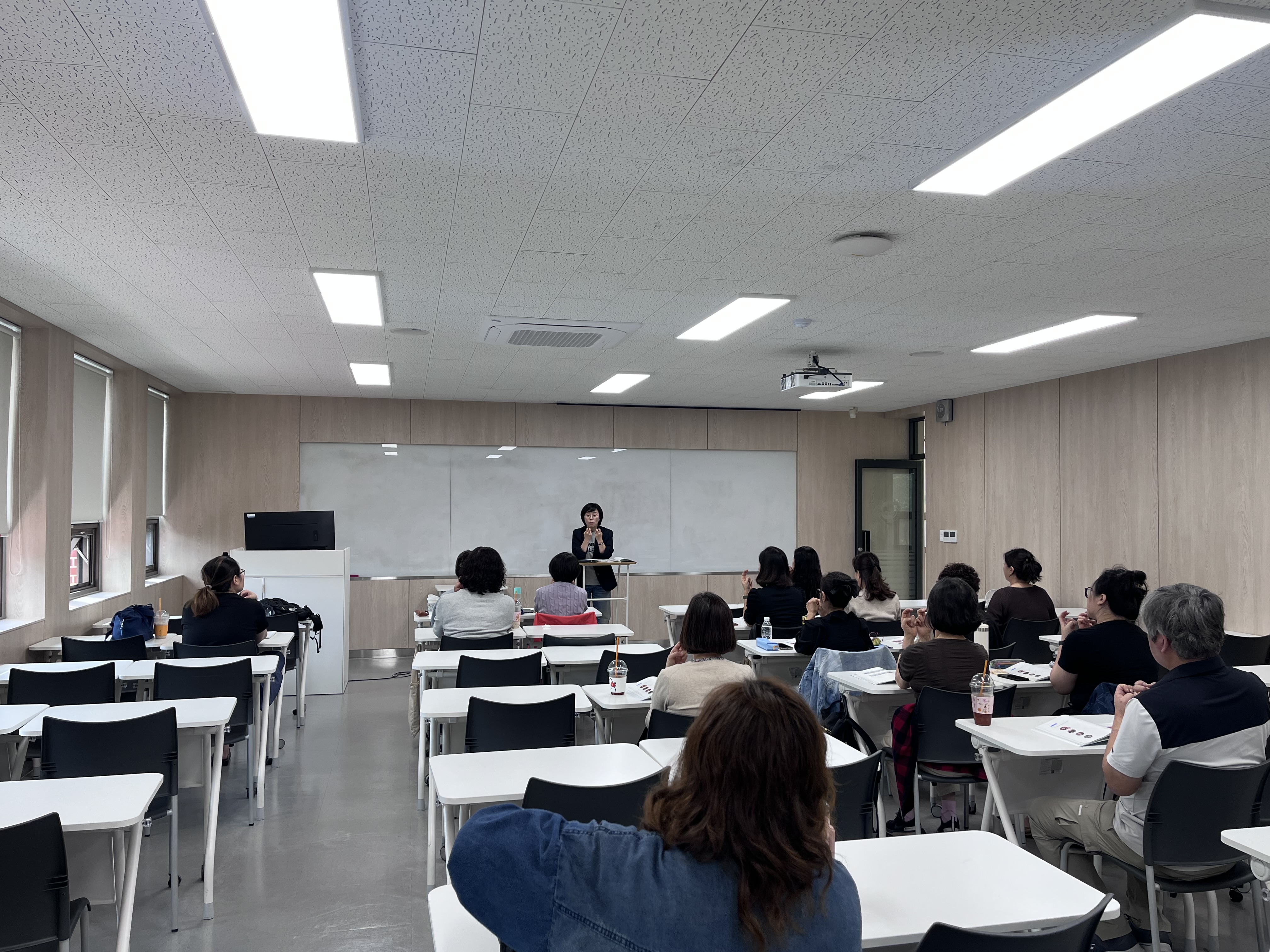 251023 수어 기초과정 주간반 3.jpg