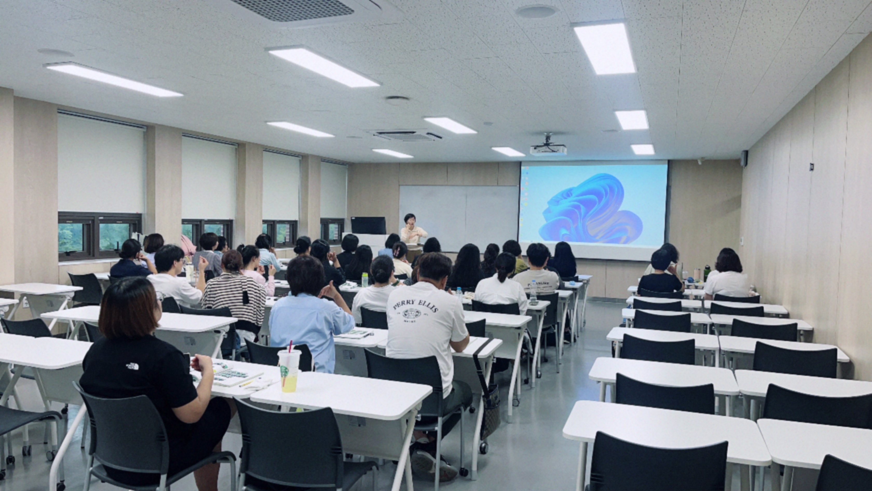 250927 수어 기초과정 토요반 사진 2.jpg