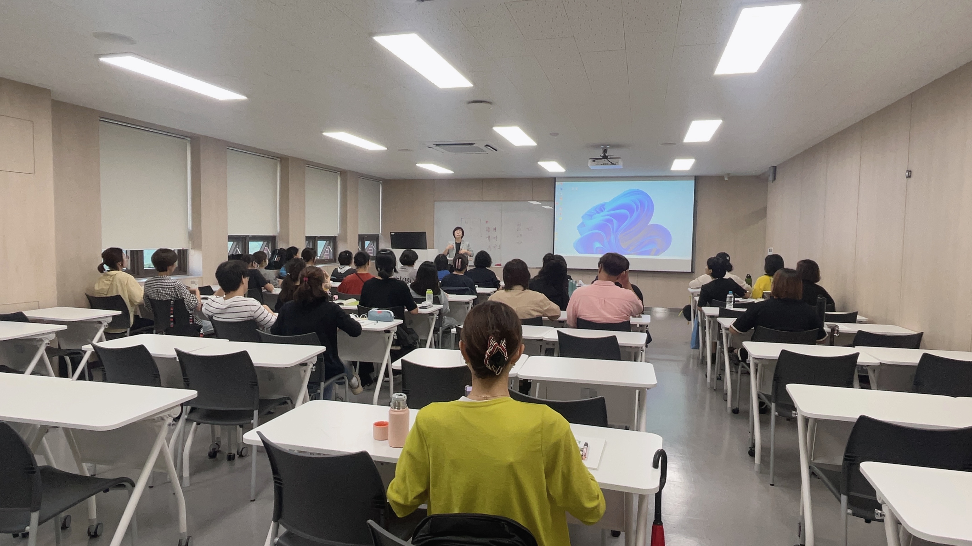 250920 수어 기초 과정 토요반 사진 3.jpg