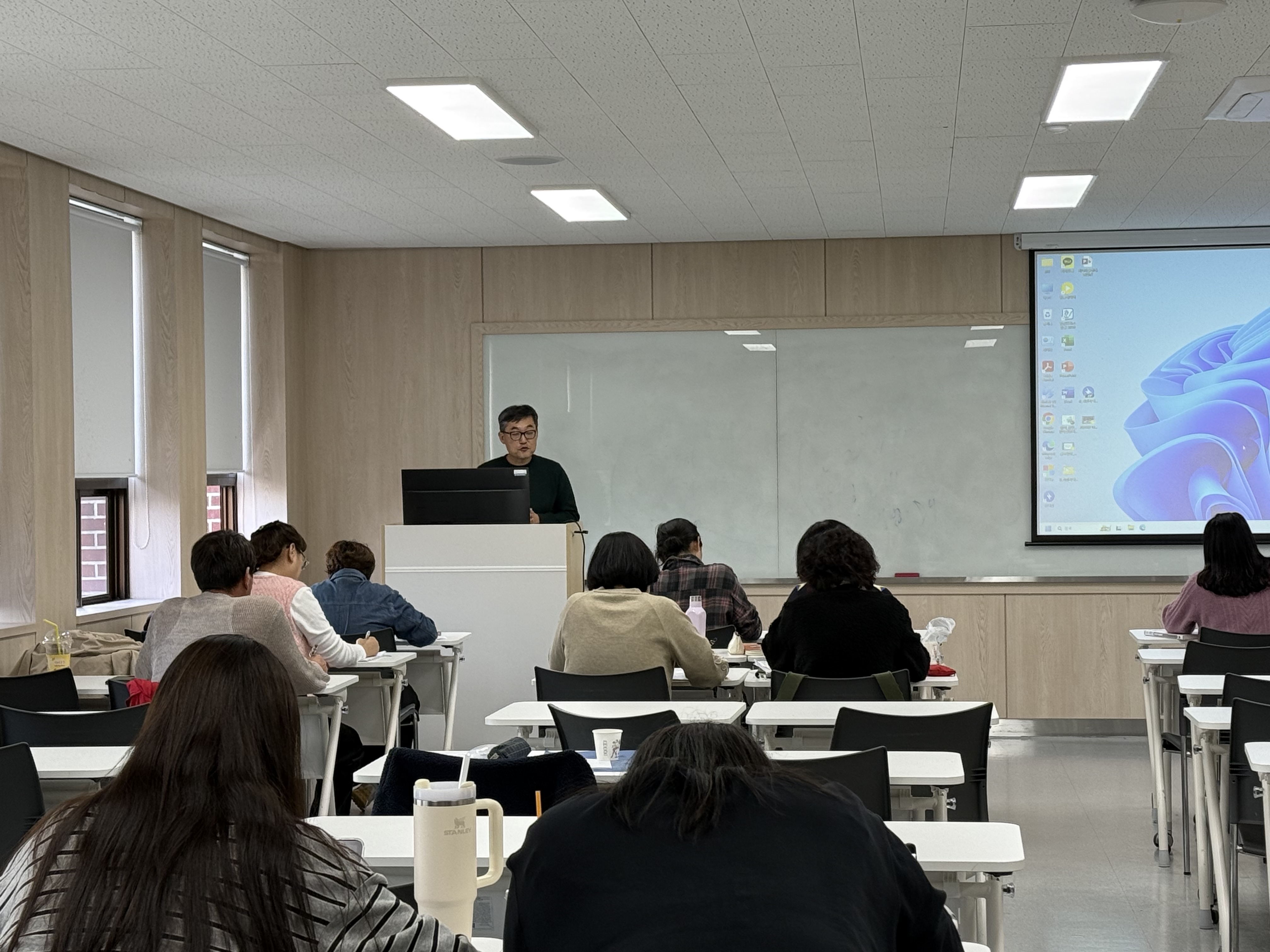 251101 1급 국가고시 대비반 사진.jpg