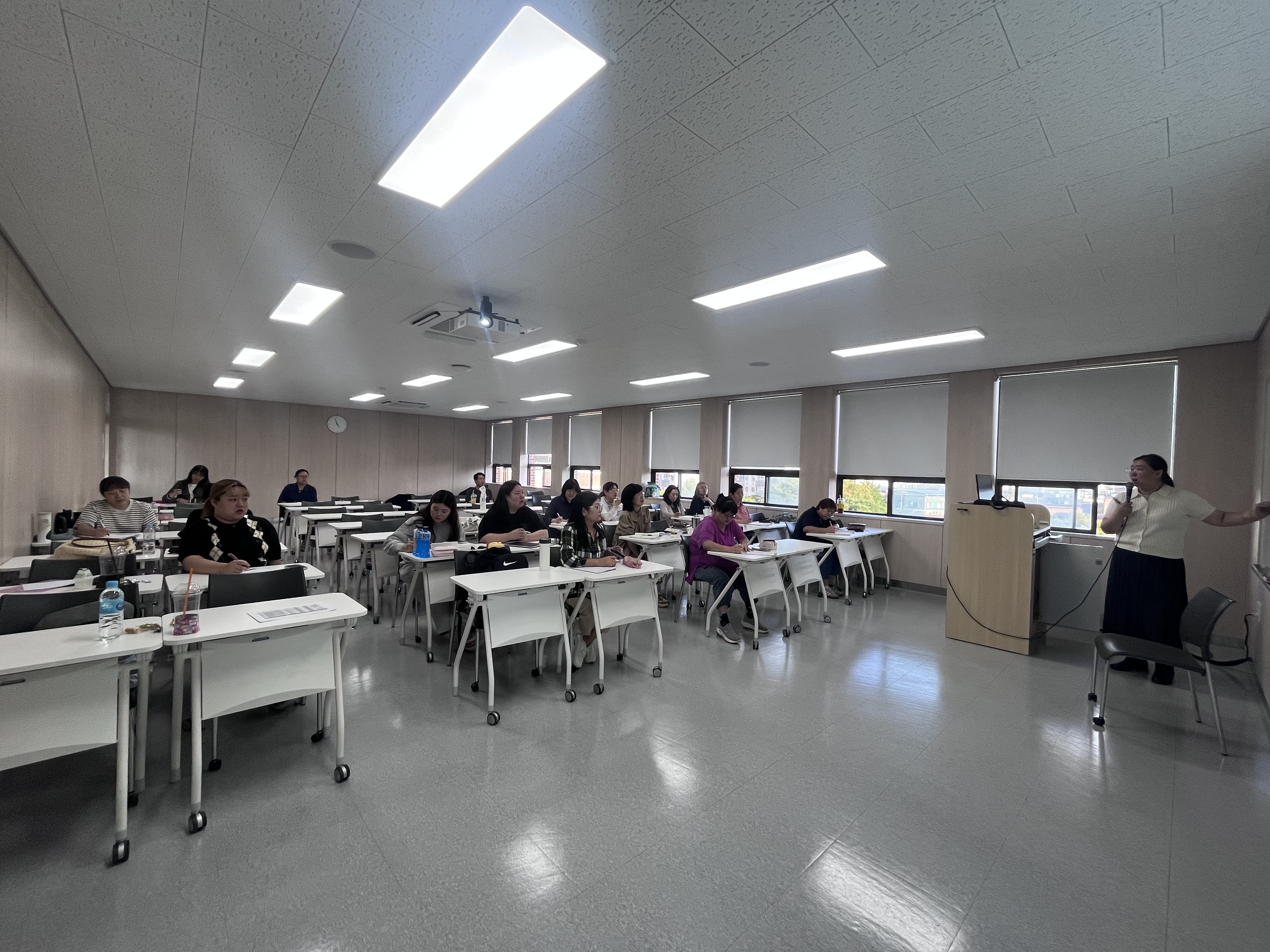 250920 1급 국가고시 대비반 사진 13.jpg